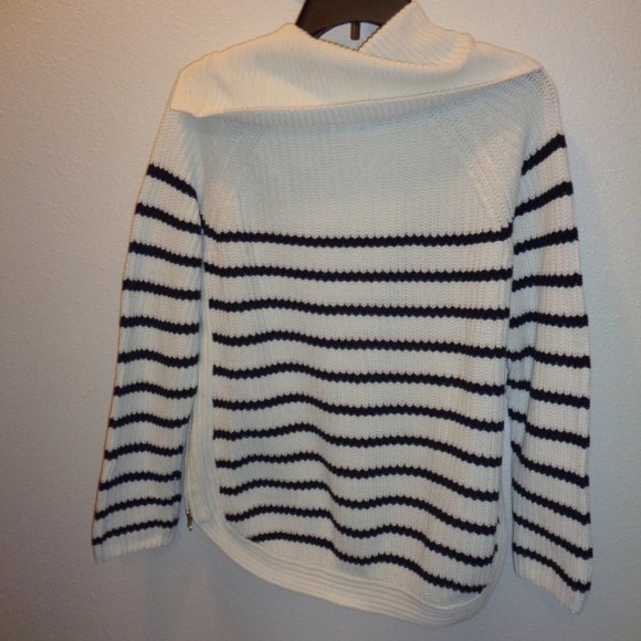 Croft & Barrow Sweater Size Medium - Picture 6 of 9